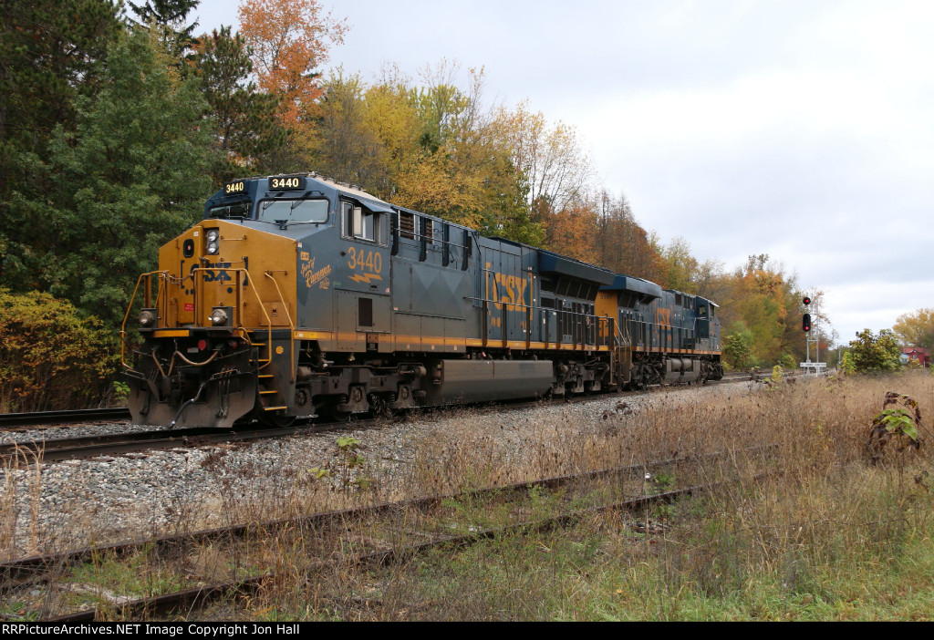 CSX 3440 & 3167 sit at the east end of the siding during their tour of duty as the Saugatuck Hill helper set